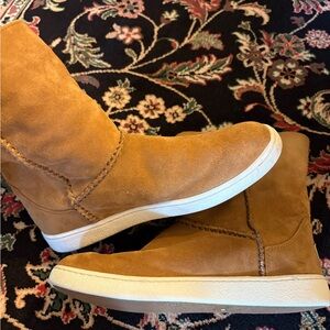 Uggs Women’s Suede Ankle Boot Sneakers – Tan